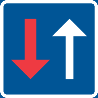 Mötande trafik har väjningsplikt B7