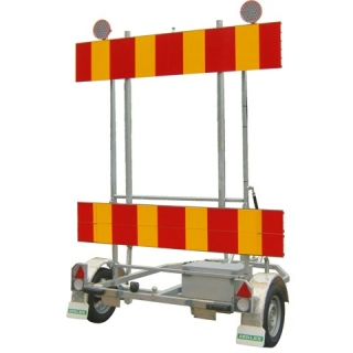 Vägmärkesvagn med blixtljus